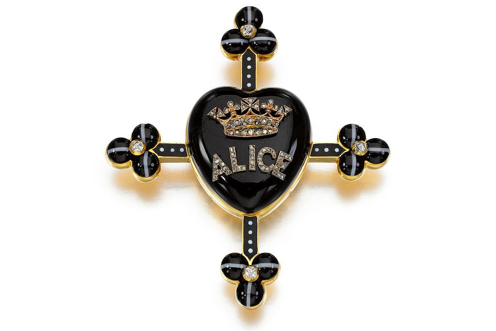 Royals Victoria auction
Queen Victoria's hardstone, enamel and diamond 'Alice' pendant 