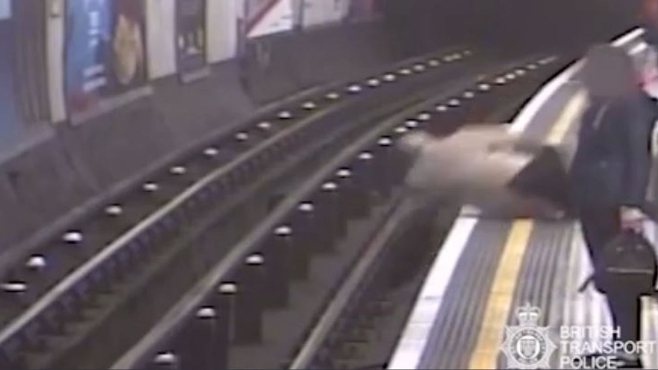 Az érkező metró elé lökte az idős utast 