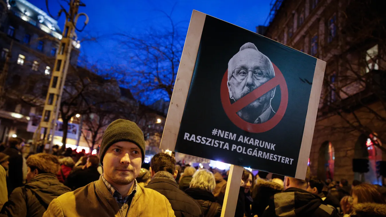 Tüntetés Niedermüller Péter erzsébetvárosi polgármester ellen DK Demokratikus Koalíció 