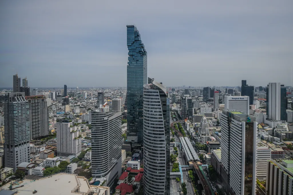 felhőkarcoló, King Power Mahanakhon, kilátó, skywalk, üveg, üvegkilátó, terasz, üvegterasz, üvegből, Bangkok 