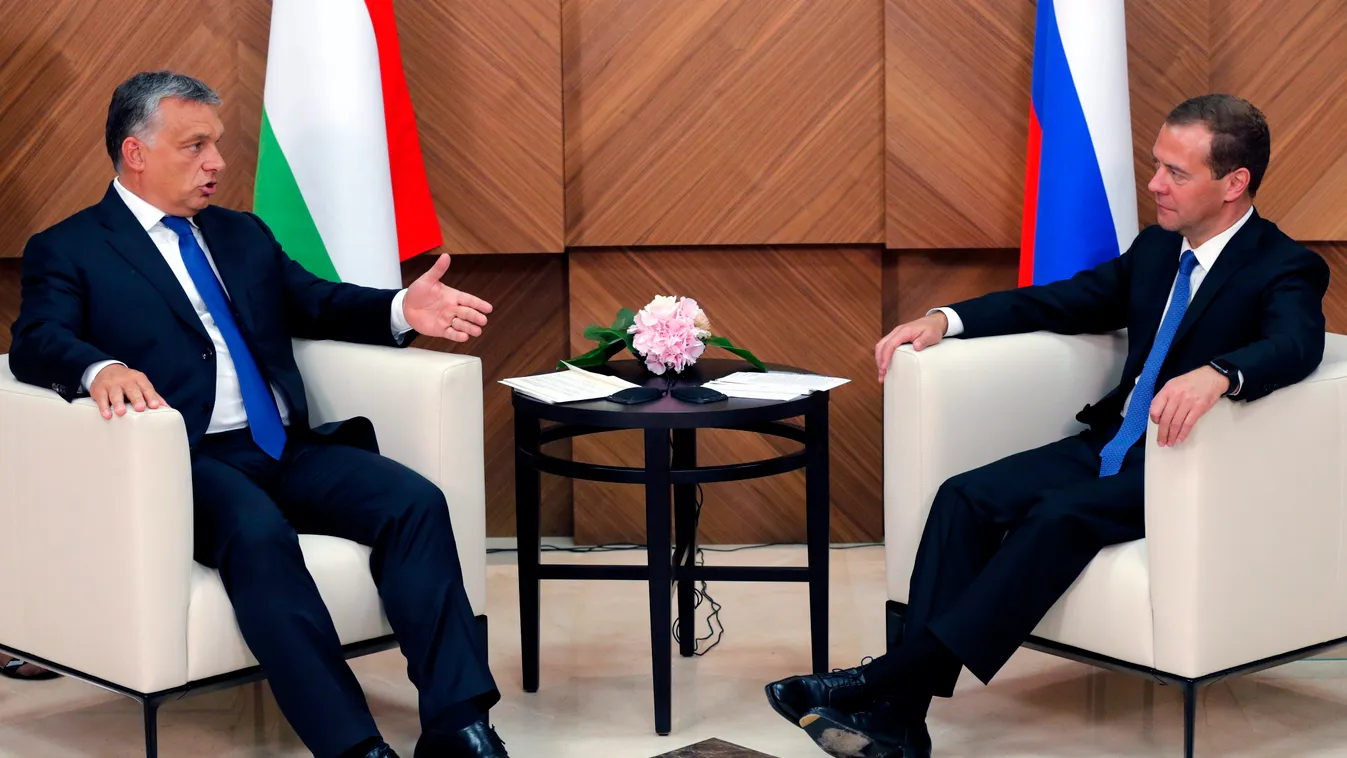 MEDVEGYEV, Dmitrij; Orbán Viktor Kazany, 2015. augusztus 9.
Orbán Viktor miniszterelnök (b) és Dmitrij Medvegyev orosz kormányfő munkamegbeszélést folytat az oroszországi Kazanyban 2015. augusztus 9-én. A találkozóra Orbán Viktor oroszországi látogatása k