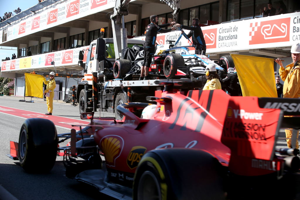 Forma-1, Nicholas Latifi, Sebastian Vettel, Ferrari, Barcelona teszt 4. nap 