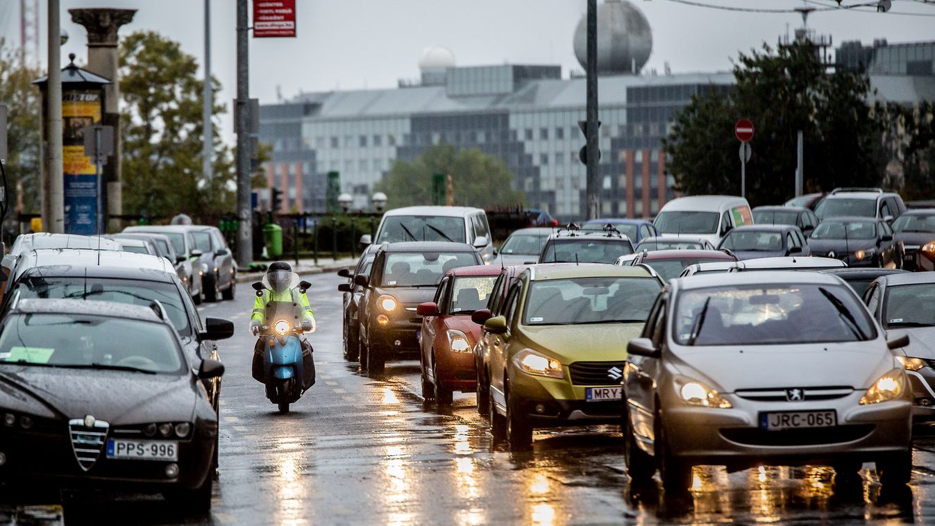 eső, ősz, Budapest, járókelők, maszk, forgalom, 9. kerület, tömegközlekedés 
