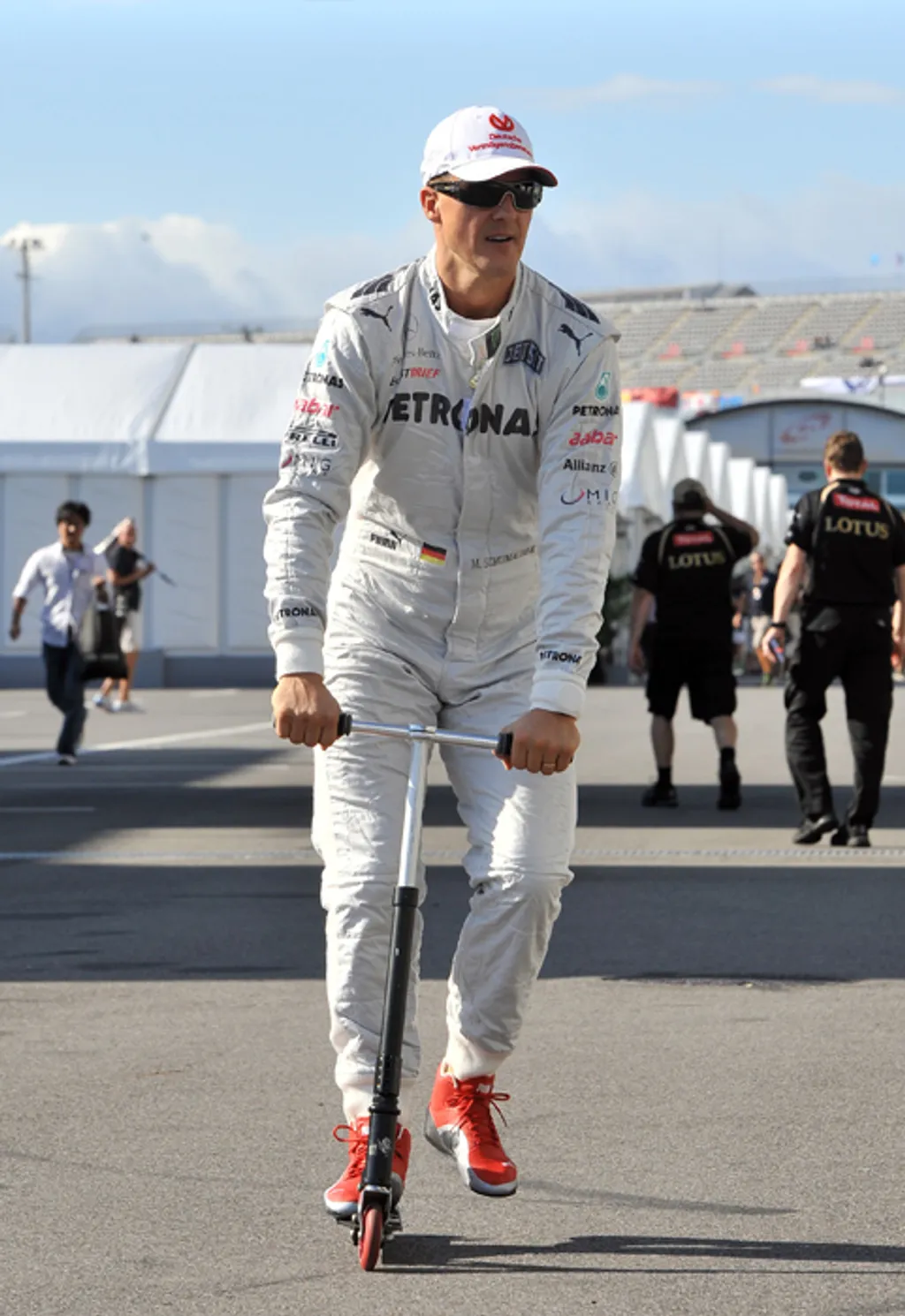 Rollerrel Suzukában, a 2012-es Japán Nagydíj előtt