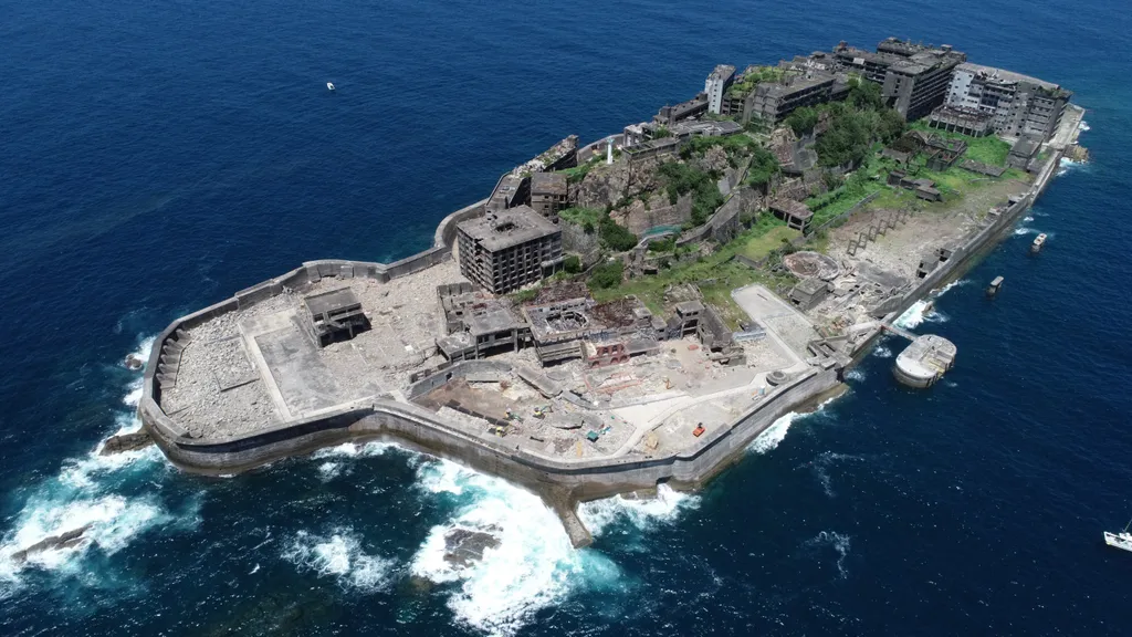 Hashima-sziget Japán   Hashima Island (Battleship Island) in Japan travel leisure sightseeing holiday tour vacation 