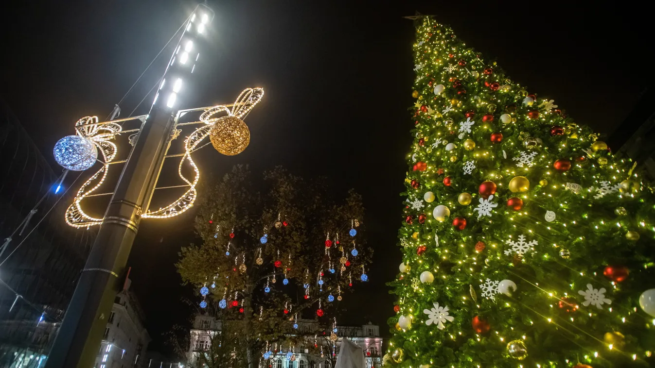 adventi díszkivilágítás, karácsony, karácsonyi vásár, Budapest, Vörösmarty tér 