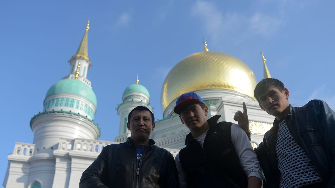 Celebrating Kurban Bayram in Moscow Islam landscape namaz HORIZONTAL 