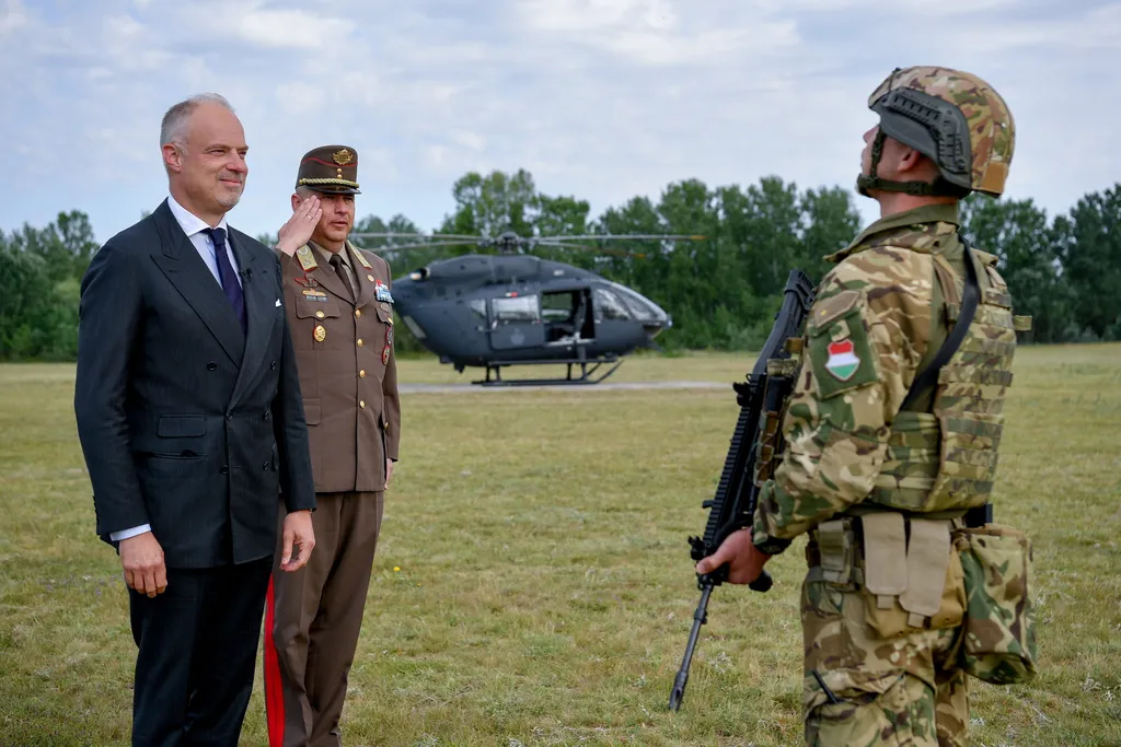 RUSZIN-SZENDI Romulusz; SZALAY-BOBROVNICZKY Kristóf; VAY Ádám, Magyar-Amerikai katonai gyakorlat Hajdúhadházán, VAY Ádám, Hajdúhadház, amerikai katonák, magyar katonák, kiképzés, hadgyakorlat, Hajdú-Bihar- és Szabolcs-Szatmár-Bereg megy 