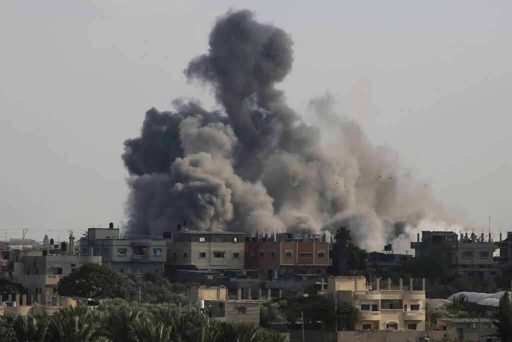 Izrael Palesztina háború izraeli háború konfliktus
Izraeli légitámadás Gázában 2023. október 10-én. A Gázai övezetet irányító Hamász palesztin iszlamista szervezet október 7-én többfrontos támadást indított Izrael ellen, mintegy 900 izraeli életét vesztet