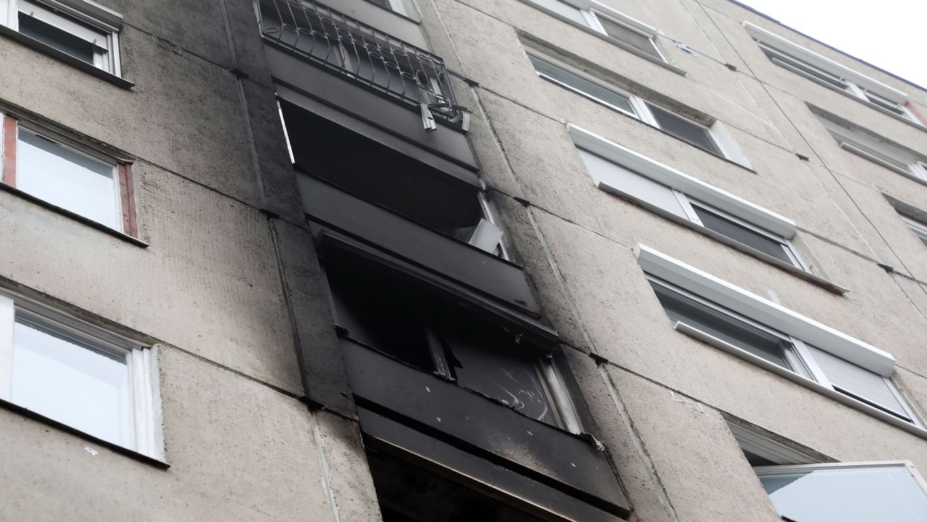 bedobott tűzijáték okozott tüzet szilveszter este Miskolcon, tűzijáték miatt gyulladt ki, lakhatatlanná egy harmadik emeleti lakás, Középszer utca 13., 2022. 12. 31., 2023. 01. 01. 