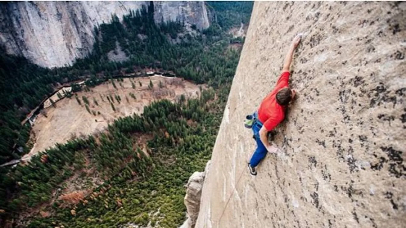 A világon elsőként szabadmászásban, tizenkilenc napi erőfeszítés után két amerikai sziklamászó, Kevin Jorgeson és Tommy Caldwell a kaliforniai Yosemite Nemzeti Parkban álló El Capitan gránitmonolitot, a Hajnalfalnak nevezett oldala felől. 