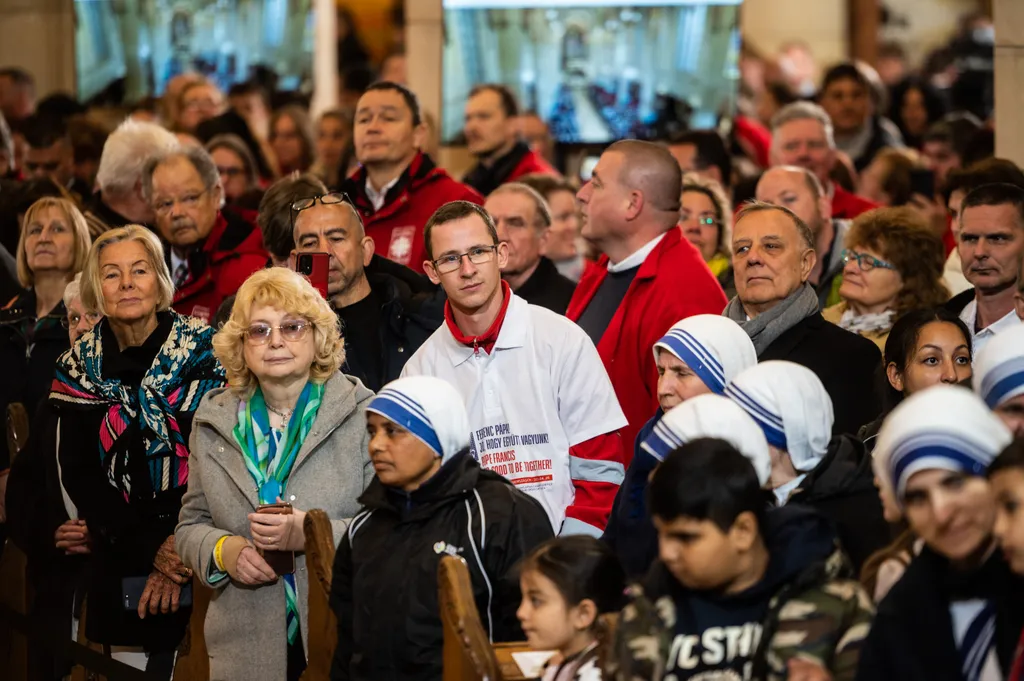 Ferencpápa2023, Ferenc pápa, pápalátogatás, háromnapos apostoli látogatás, Ferenc pápa magyarországi látogatása, Magyarország, szombat, 2023, Árpád-házi Szent Erzsébet-templom, Rózsák tere, 