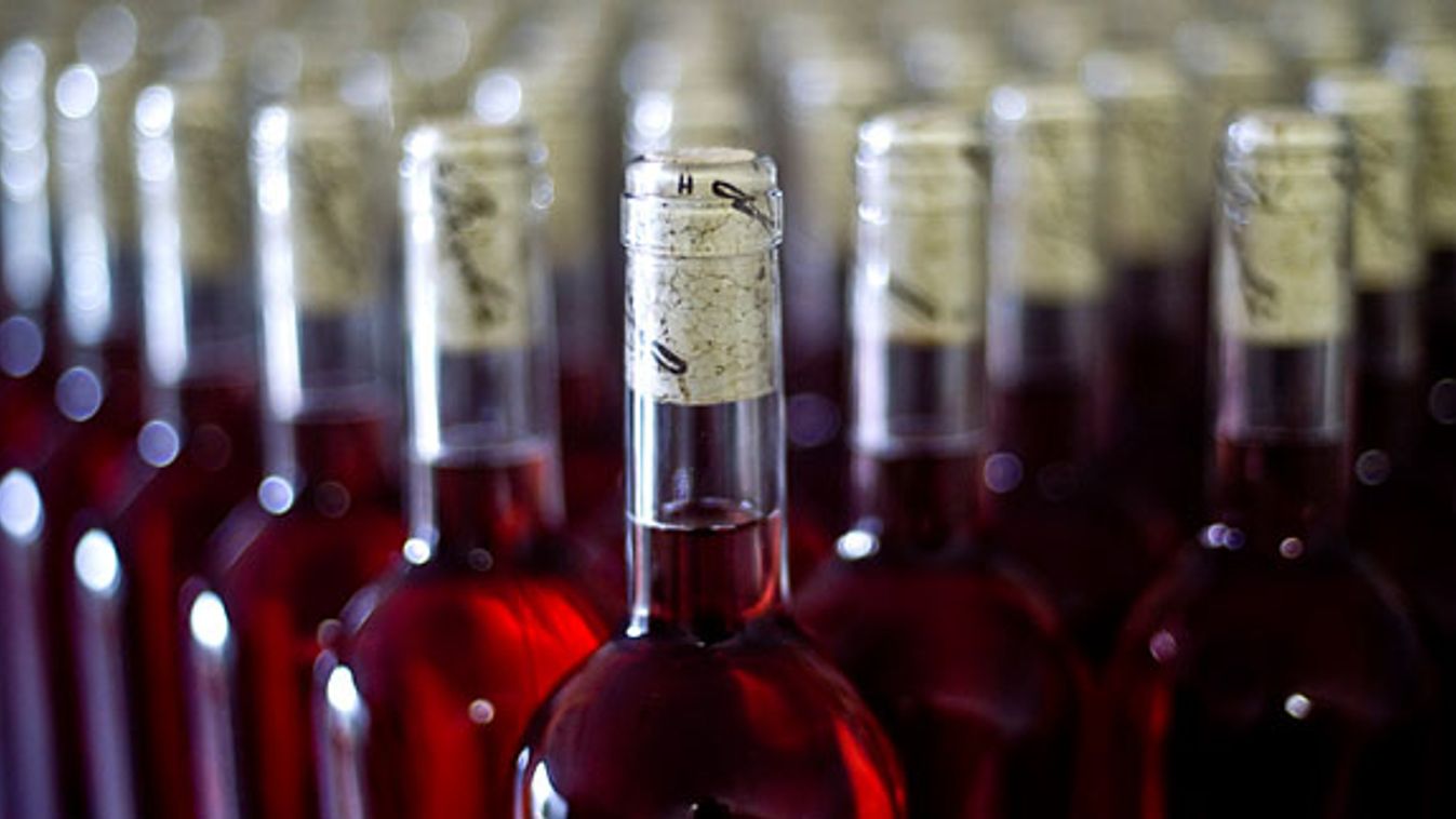 alkoholfogyasztás, bor, borosüvegel, csopak 