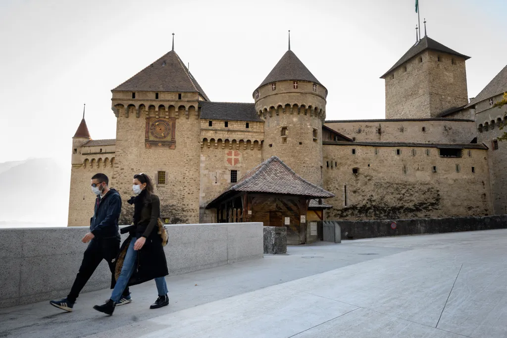 Chillon kastély, Château de Chillon, szigetvár, Genfi-tó, Veytaux-tól délre, a tó keleti vége, Montreux és Villeneuve közötti keskeny parton, Chillon, középkori várak, Svájc, Európa 