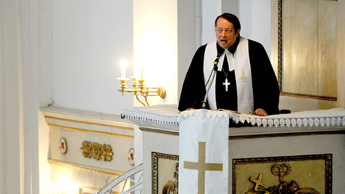 Húsvét, húsvéti szentmise, Gáncs Péter, a Magyarországi Evangélikus Egyház elnök-püspöke húsvét vasárnapi istentiszteletet tart a Deák téri evangélikus templomban 