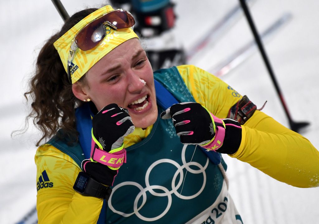 A svéd Hanna Öberg a női sílövők 15 kilométeres egyéni versenyében 