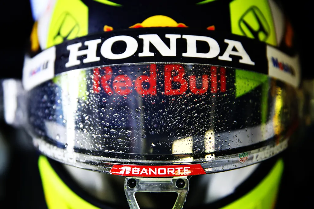 Forma-1, Sergio Pérez, Red Bull Racing, Red Bull RB15, Silverstone filmforgatás, Honda logo 