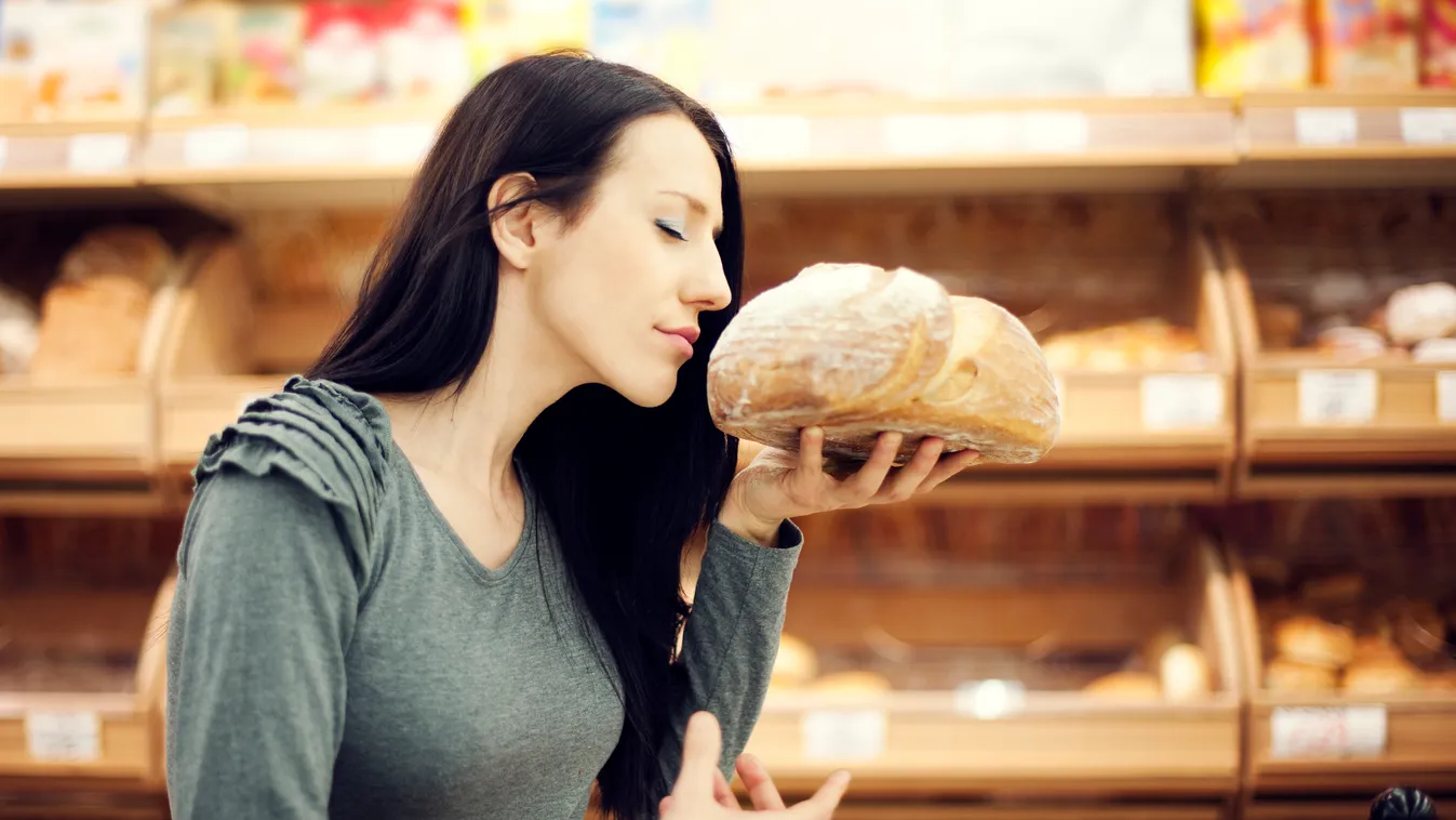 Fresh baked bread Holding Human Hand Store Retail Food Young Adult Color Image 20s Groceries Supermarket Market Shelf Adult Choice Lifestyles Consumerism Basket Wicker Healthy Eating Buying Healthy Lifestyle Nutritional Supplement Food And Drink Freshness