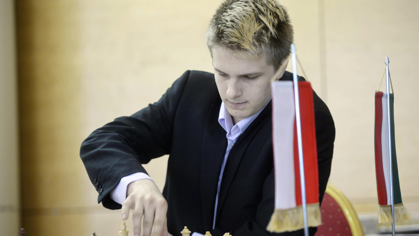 Rapport Richárd akció FOTÓ FOTÓTÉMA Közéleti személyiség foglalkozása sakkozó sportoló SZEMÉLY SZIMBÓLUM zászló 