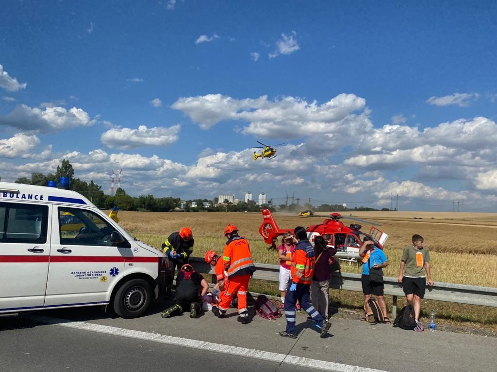 Súlyos buszbaleset a cseh autópályán: a buszsofőr meghalt, sok a sérült, a magyar utasok megúszták, baleset, Csehország, 2023.07.17. 