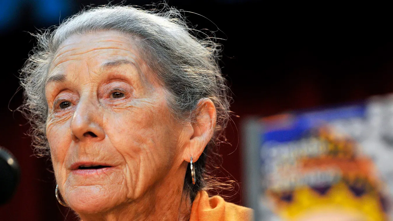 Gordimer, Nadine Havanna, 2014. július 14.
2010. február 13-án készült kép Nadine Gordimer Nobel-díjas dél-afrikai írónőről a 19. Nemzetközi Könyvfesztiválon Havannában. Az apartheidellenes aktivistaként is ismert 90 éves Gordimer 2014. július 13-án hunyt