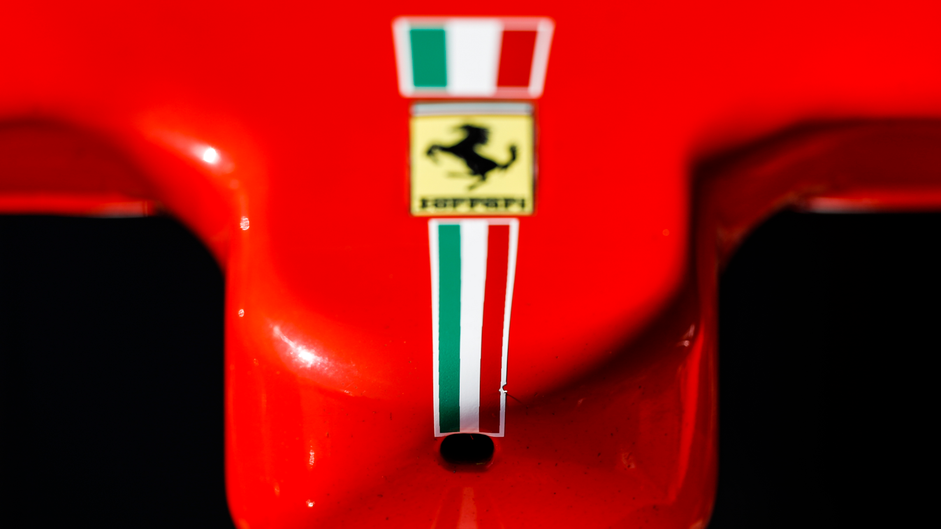 Előkészületek a Forma-1-es Ausztrál Nagydíjra, Scuderia Ferrari, Ferrari logo 