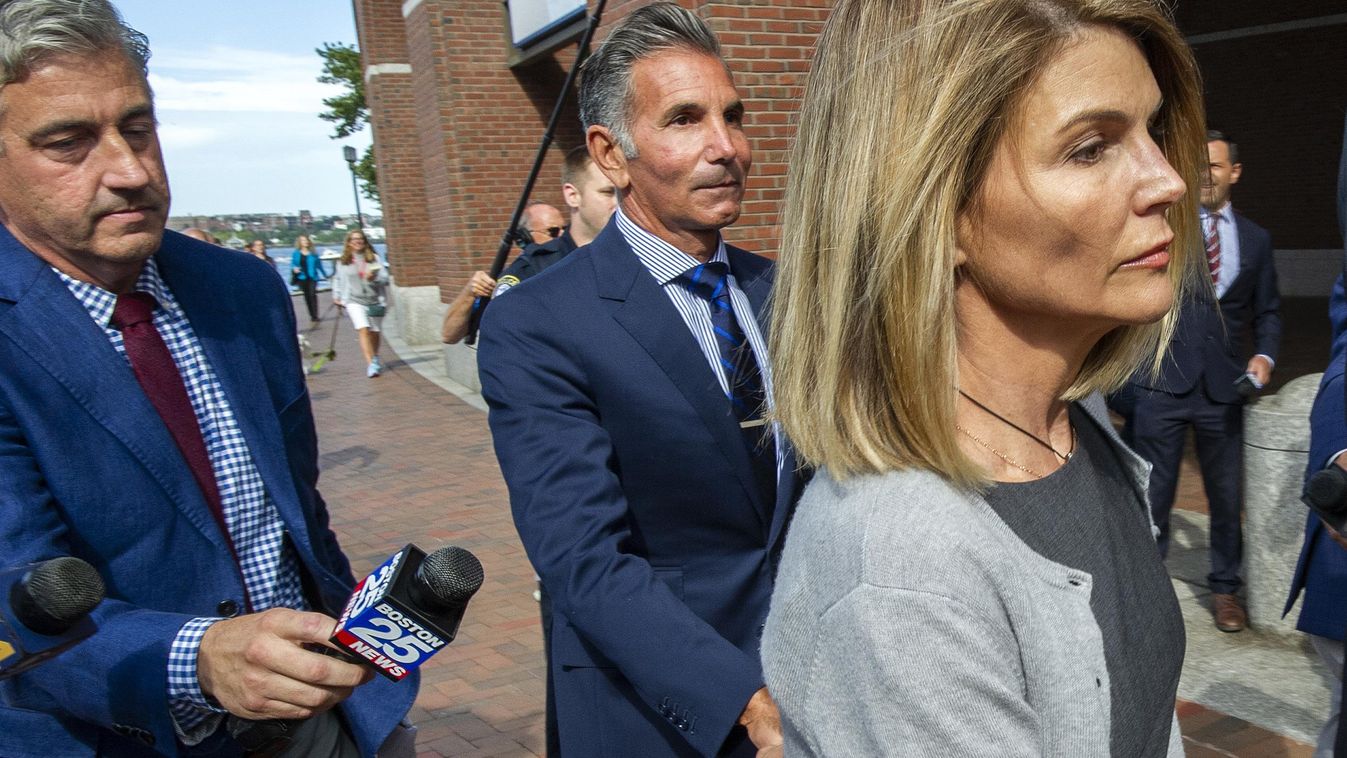 Lori Loughlin back in court for college admission scandal Horizontal 