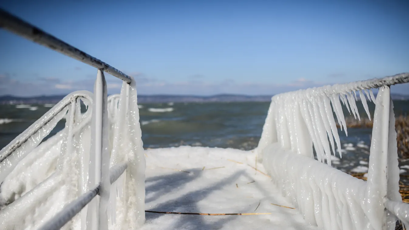 befagyott balaton, jeges balaton, időjárás, jég, tél 