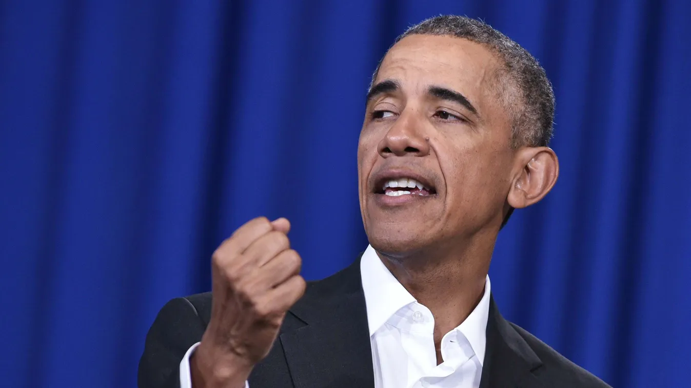 Horizontal POLITICS FLAG US President Barack Obama speaks on stage at a town hall meeting at McKinley Senior High School on January 14, 2016 in Baton Rouge, Louisiana. / AFP / MANDEL NGAN 