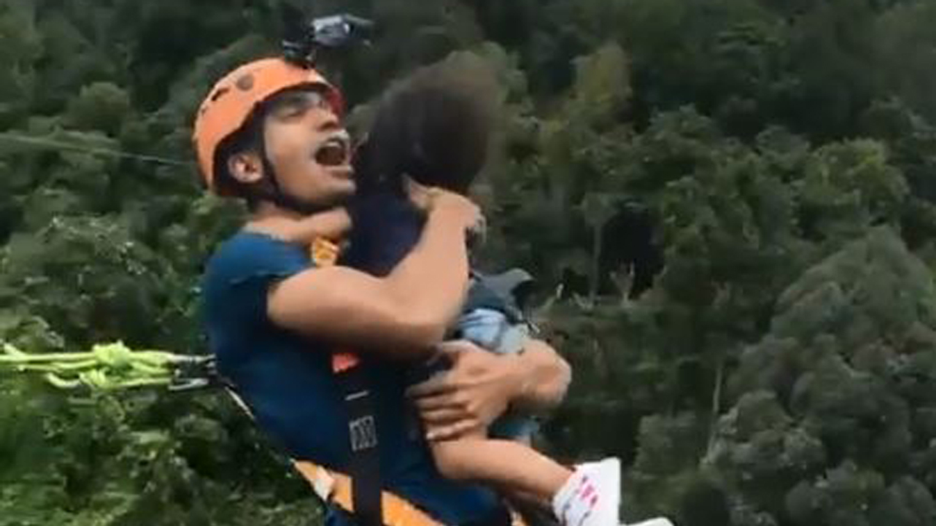 Redha Rozlan a kétéves kislányával bungee jumpingol 