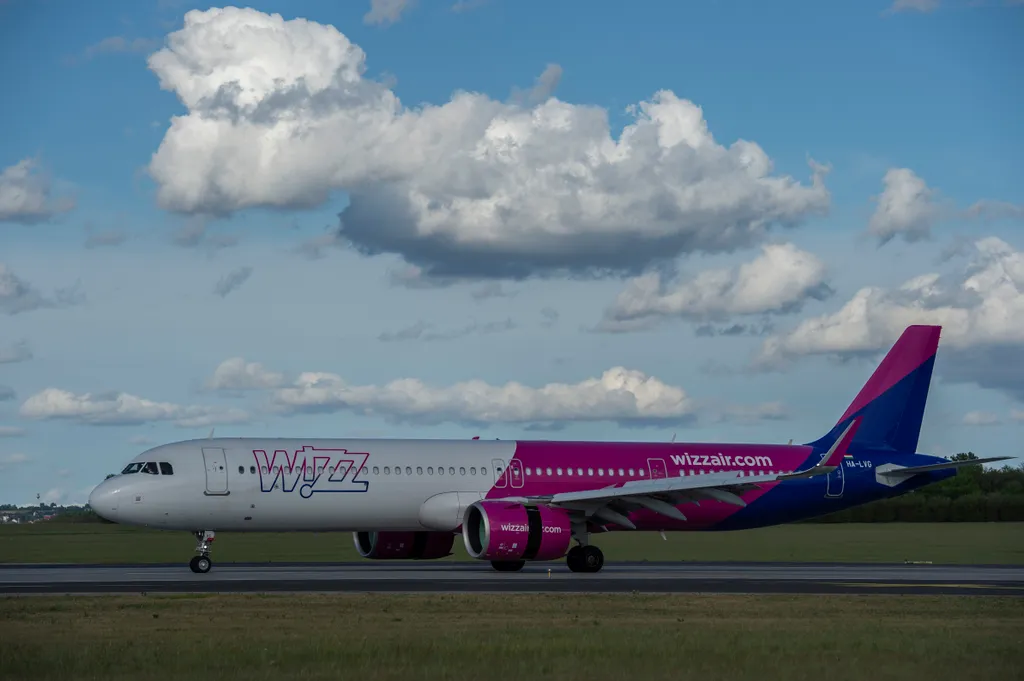 koronavírus, maszk, Liszt Ferenc Repülőtér, Kína, WizzAir, repülő, repülőgép 