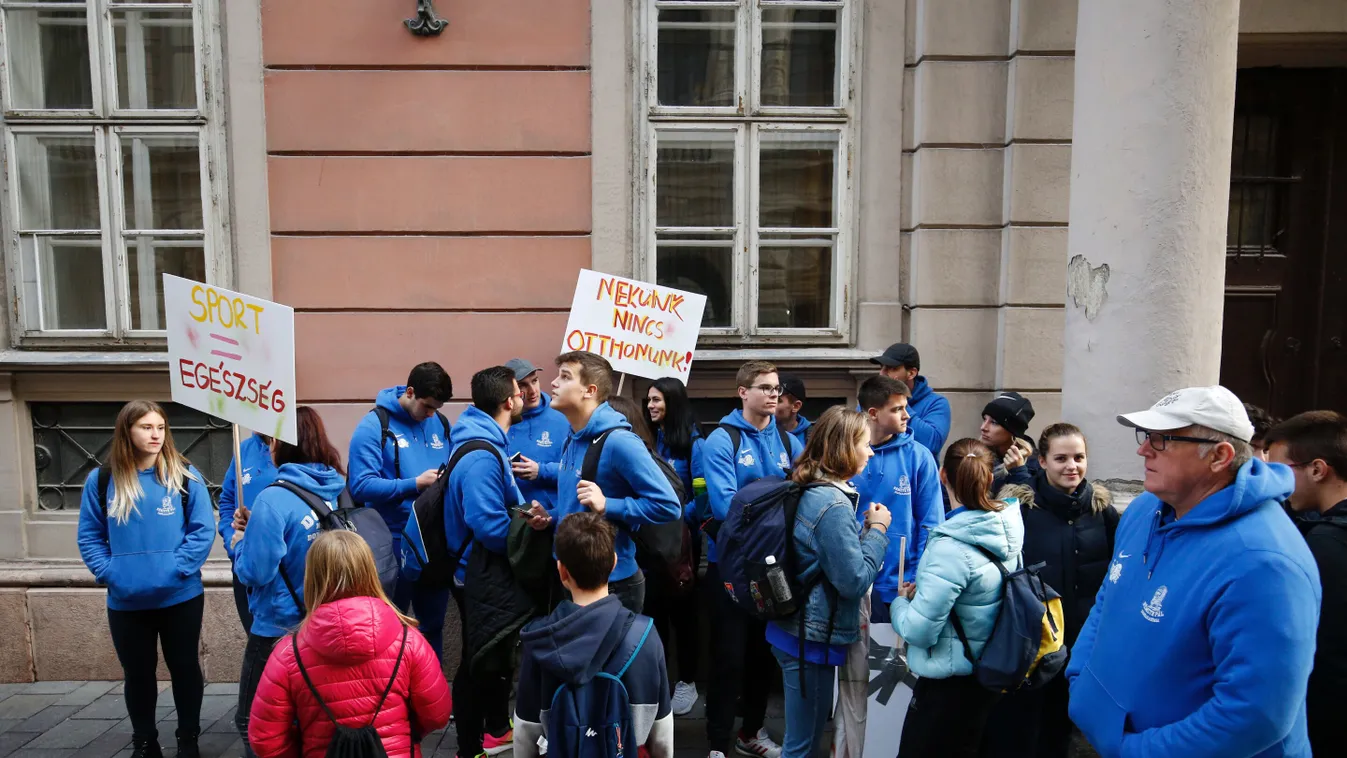 Demonstráció a Fővárosi Közgyűlés előtt, Városháza, 2019.11.27. 