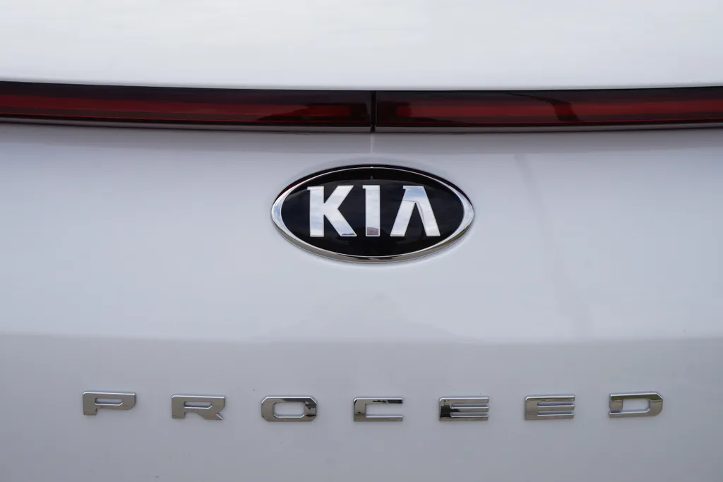 Kia Proceed 