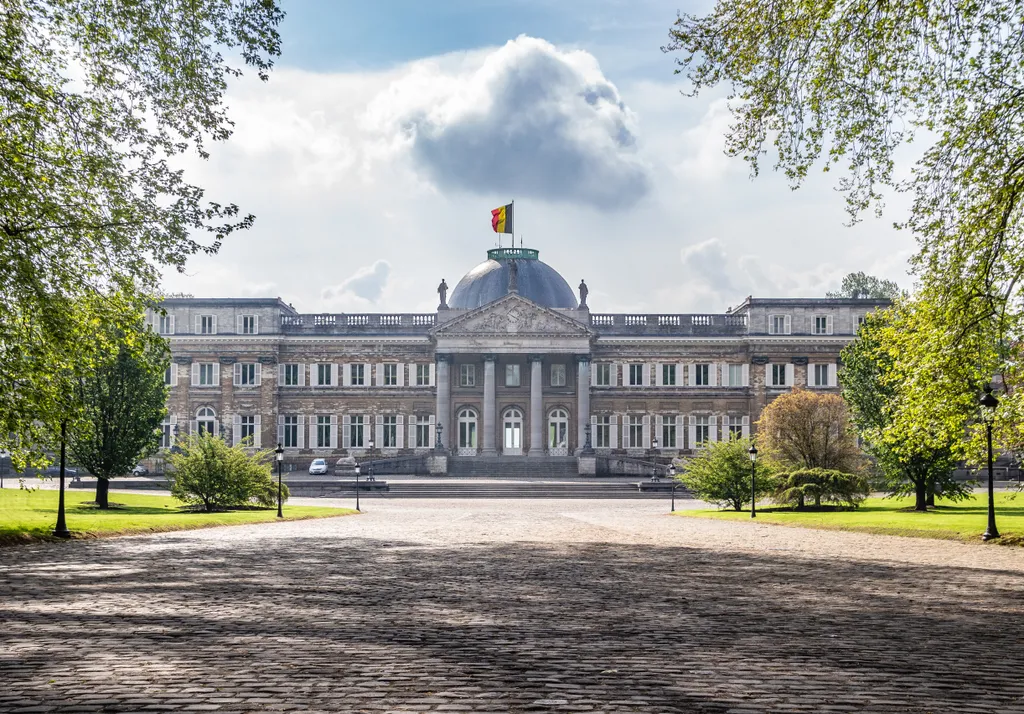 palota galéria, A laekeni királyi kastély 