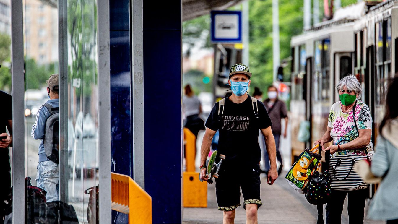 koronavírus korona vírus fertőzés járvány betegség Budapest maszk BKK közlekedés villamos 