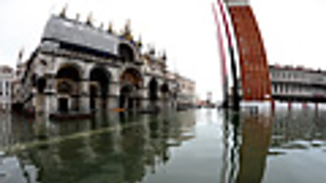 Velence, árvíz, Árvíz borítja a velencei Szent Márk teret, 2012 november