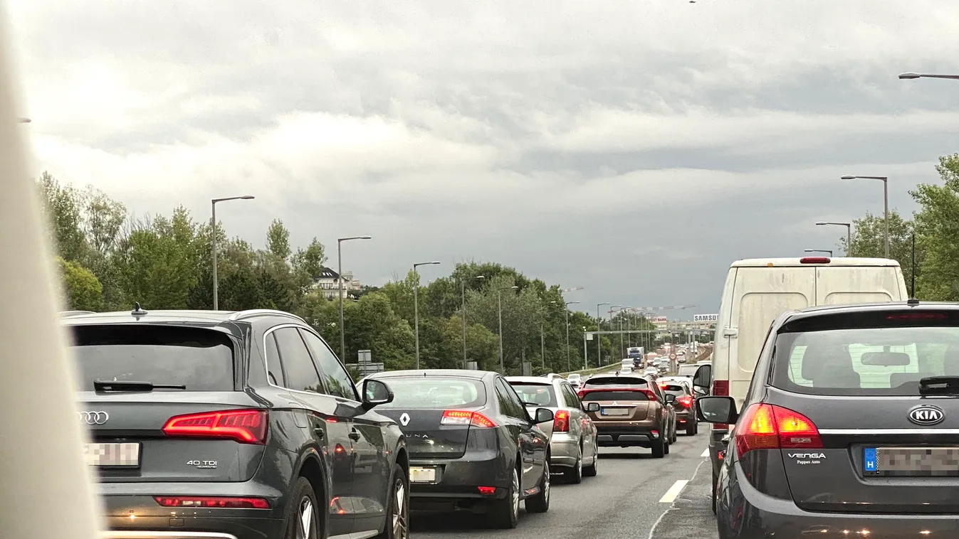 M7-es autópályán 2020.09.01-én reggel két baleset volt Budapest felé, dugó, torlódás, autó, autópálya, M7, Budaörs, 