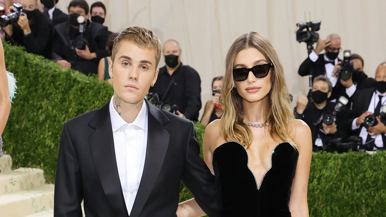 Justin Beiber és Hailey Bieber Bámulatos ruhakölteményekben pózoltak a sztárok a 2021-es MET-gálán: fotógaléria 