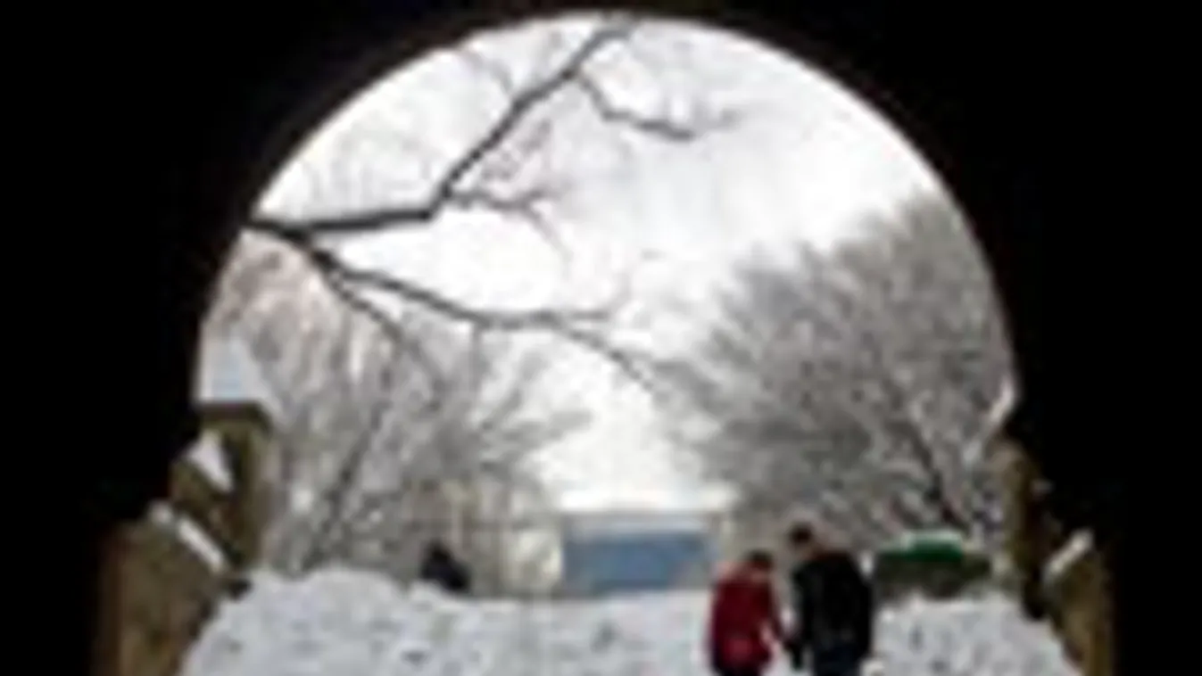 csúszós járda, toronto rehab winter lab illusztráció, gyalogos közlekedés télen
