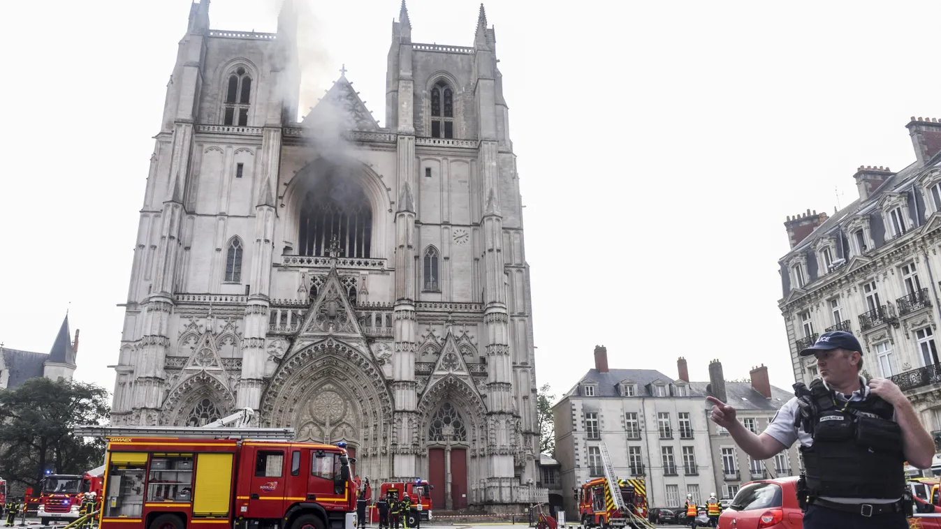 Nantes katedrális, tűz, tűzoltók, oltás, 
Cathédrale Saint-Pierre-et-Saint-Paul 