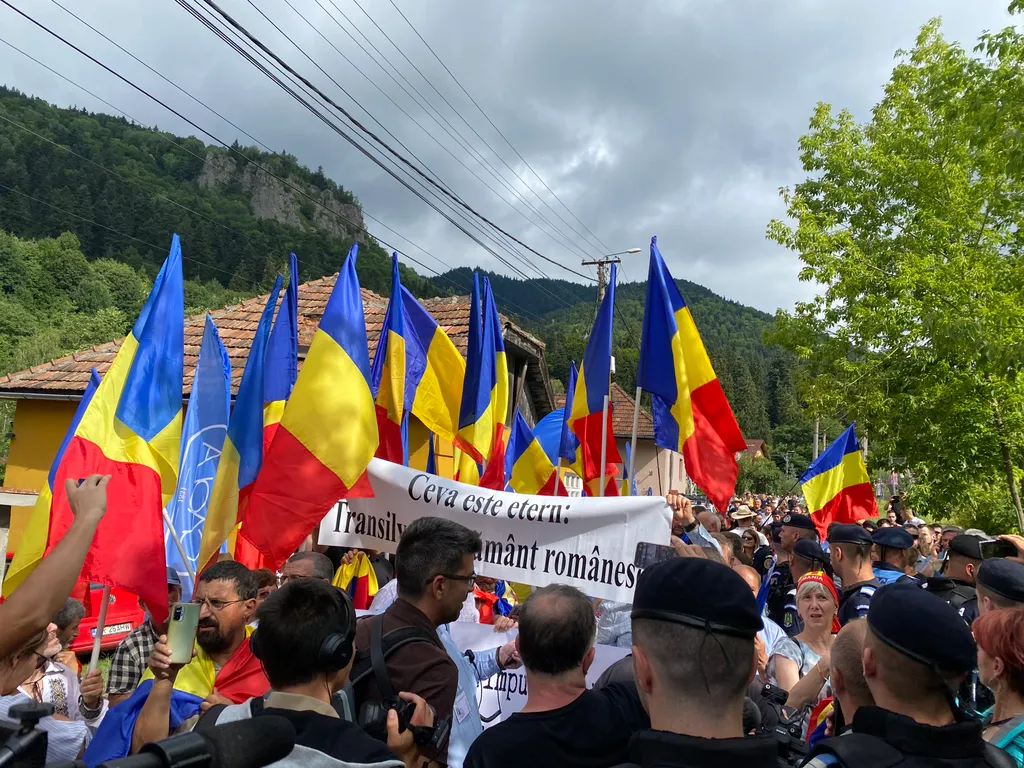 Románia, Tusványos, szélsőségesek, tüntetés 