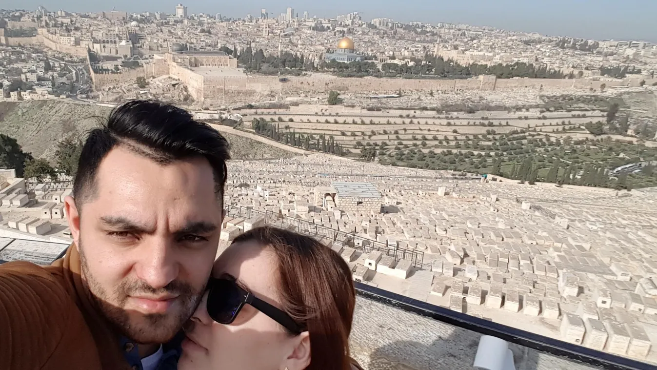 A háttérben Jeruzsálem 