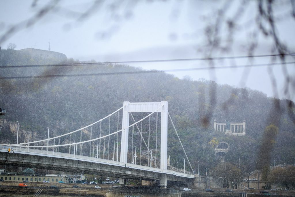 Budapest, havazás, áprilisi havazás, Erzsébet híd 
