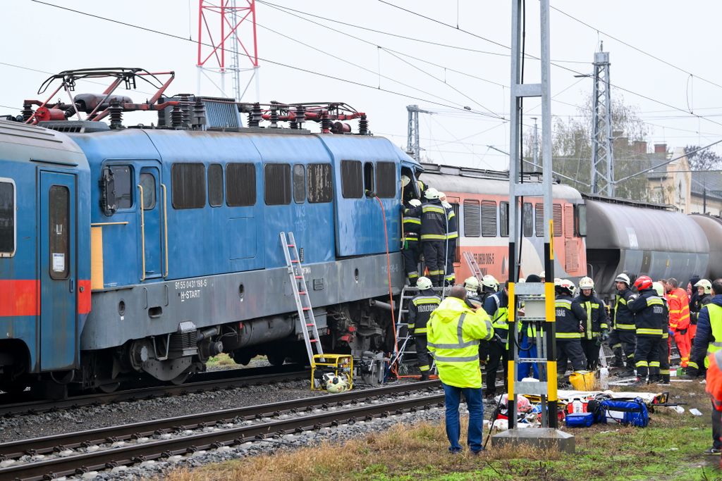 Vonatbaleset Sáp, vonat, baleset,  mozdonyvezető, MÁV, súlyosan sérült a vétlen mozdonyvezető, 2023.11.15. 