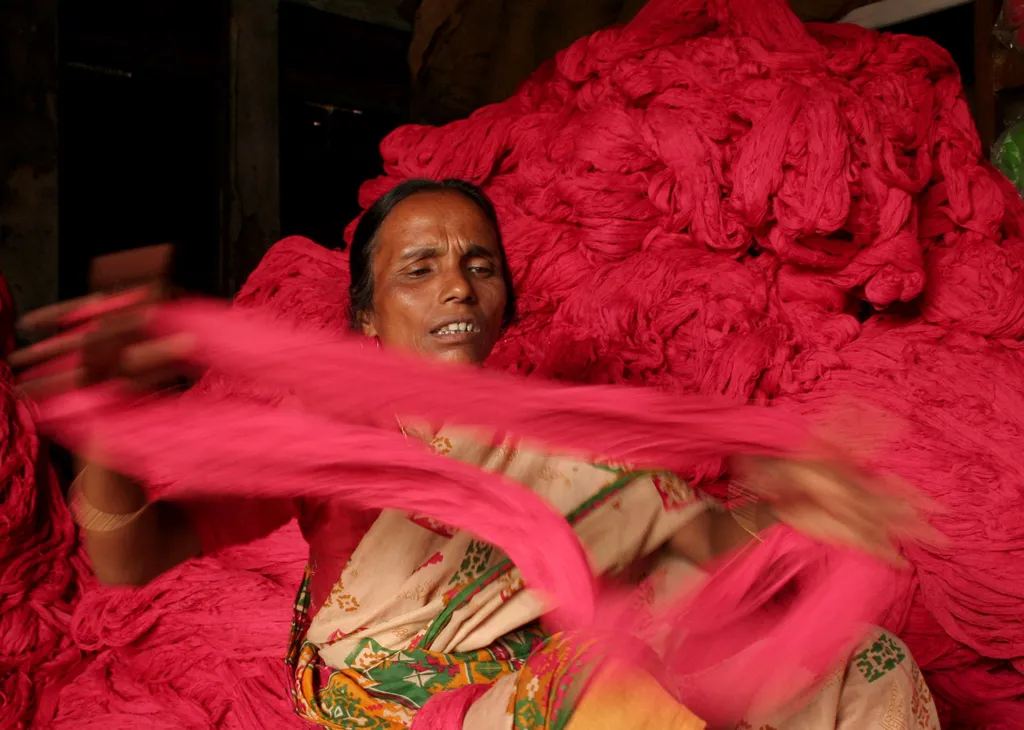 pamutszüret, pamut, cotton, cotton harvest, pamutszüret galéria, 
  Horizontal WOMAN WOMEN WORKING WEAVING WEAVER ILLUSTRATION COTTON 