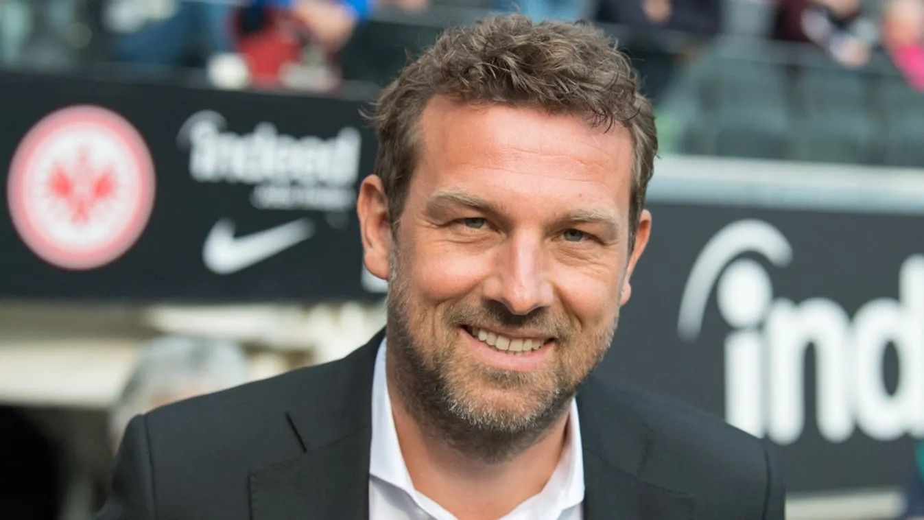 Markus Weinzierl is the new coach at FC Augsburg and heiko HERRLICH's successor. first league sport sports jersey 19 professional footballer season 2018 18 DFL men Bundesliga ball sport 1. Bundesliga 1st league league game soccer club jersey club dress cl