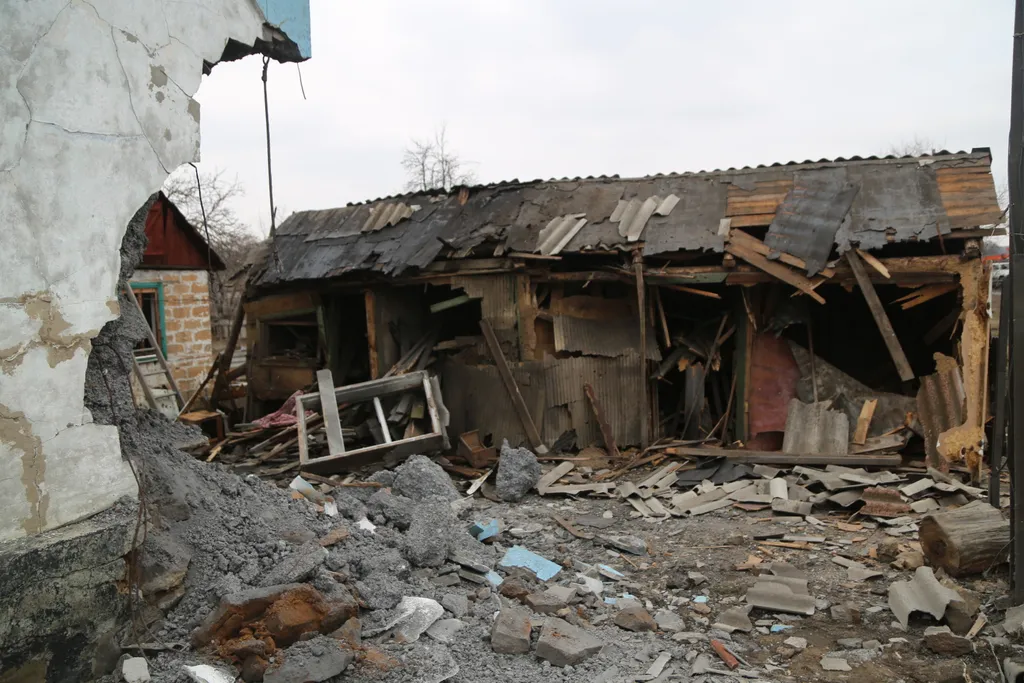 Ukrán válság, 2022, Ukrajna, Donetsk People's Republic, Doneck, Horlivka, bombázás, károk 