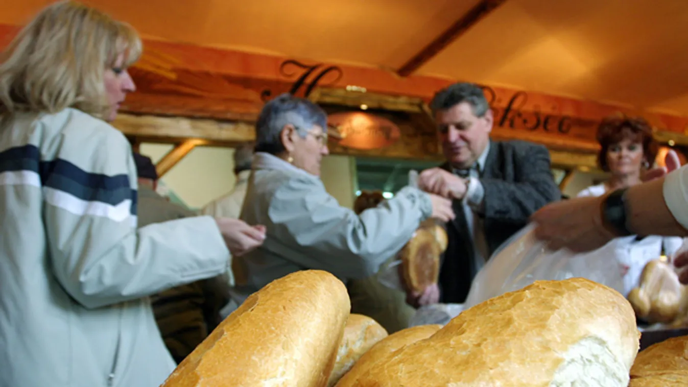 adóemelés, 3,60-as kenyér, Régi aprópénzért vásárolnak a miskolci Hazai Pékségben, ahol két órán keresztül 3 forint 60 fillérért adták a kenyeret 