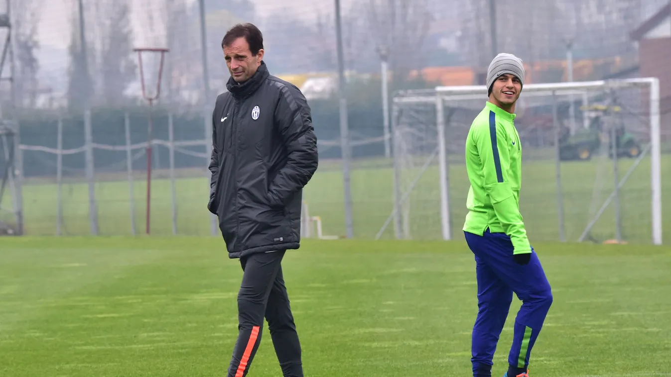 Juventus' forward Sebastian Giovinco and Juventus coach Massimiliano Allegri (L) attend a training session on the eve of their Champions League football match Juventus vs Malmoe on November 25, 2014 at the Juventus training centre in Vinovo near Turin. AF