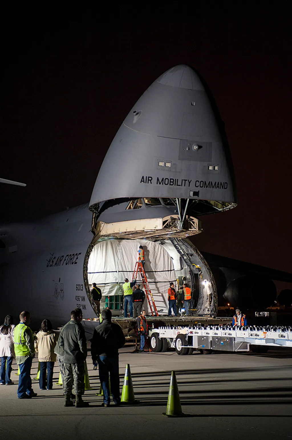 What it’s like to fly a billion-dollar satellite on the US Air Force’s largest plane
 C-5 Galaxy 